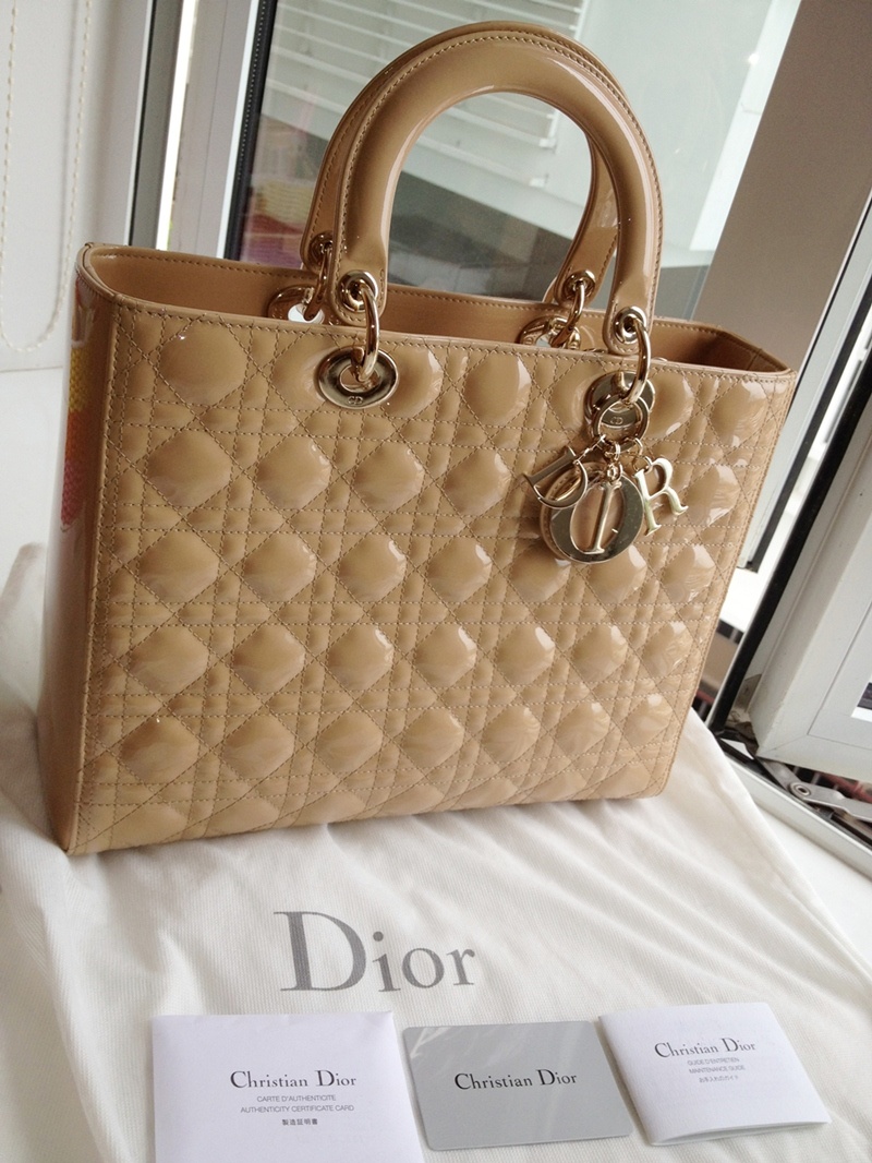 Звезды с Lady Dior Medium Bag