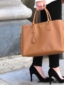 Звезды с Saffiano Leather Tote