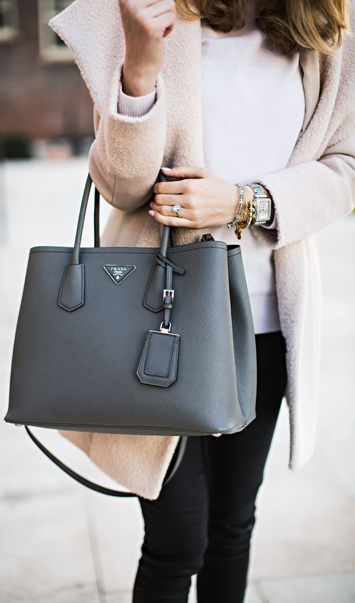 Звезды с Saffiano leather tote bag