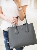 Звезды с Saffiano leather tote bag